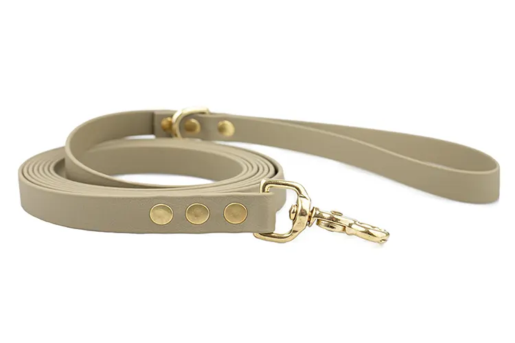 smycz-miejska-khaki-moziezny-spustowy-biothane-accdog ACC biothane city leash khaki with brass fittings