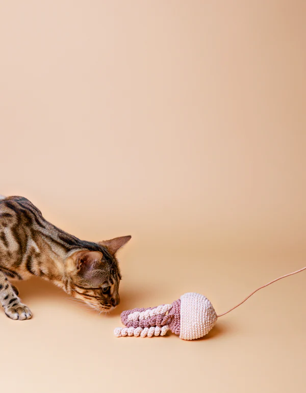 LPB-TOY-JELLYFISH-39_2 LILLABEL Catnip and Bell Wand Toy JELLYFISH beige