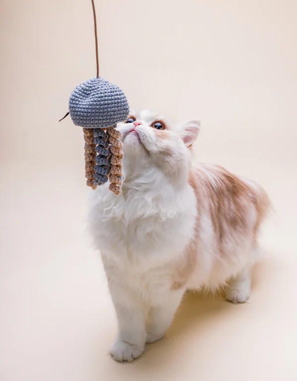 LillabelNET2024_1of38 LILLABEL Catnip and Bell Wand Toy JELLYFISH light grey